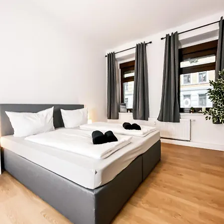 Luxus-apartment Mit 2 Schlafzimmern, Wohnzimmer, Vollausgestatteter Kuche Und Luxuriosem Bad *