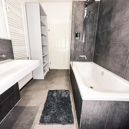 Luxus-apartment Mit 2 Schlafzimmern, Wohnzimmer, Vollausgestatteter Kuche Und Luxuriosem Bad * Lipcse