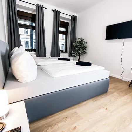 Luxus-apartment Mit 2 Schlafzimmern, Wohnzimmer, Vollausgestatteter Kuche Und Luxuriosem Bad *