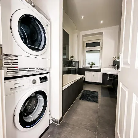 Luxus-apartment Mit 2 Schlafzimmern, Wohnzimmer, Vollausgestatteter Kuche Und Luxuriosem Bad *