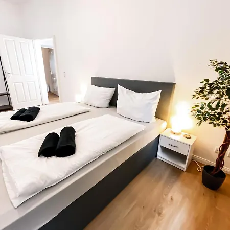 Luxus-apartment Mit 2 Schlafzimmern, Wohnzimmer, Vollausgestatteter Kuche Und Luxuriosem Bad *