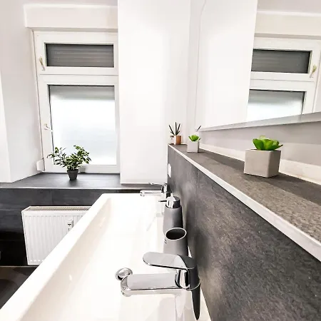 Luxus-apartment Mit 2 Schlafzimmern, Wohnzimmer, Vollausgestatteter Kuche Und Luxuriosem Bad Apartman *